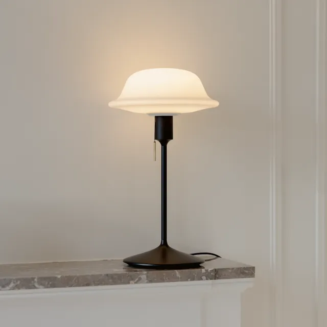 UMAGE Santé lampfot hvit med USB