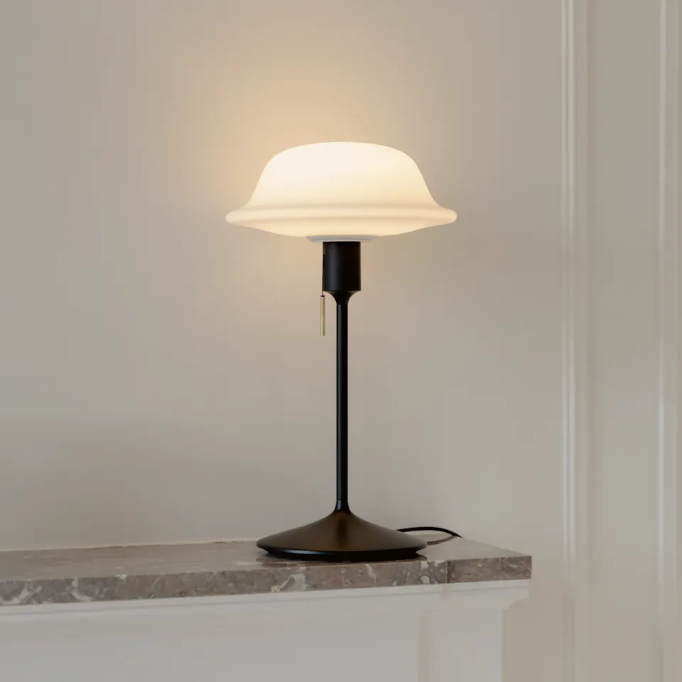 UMAGE Santé lampfot hvit med USB