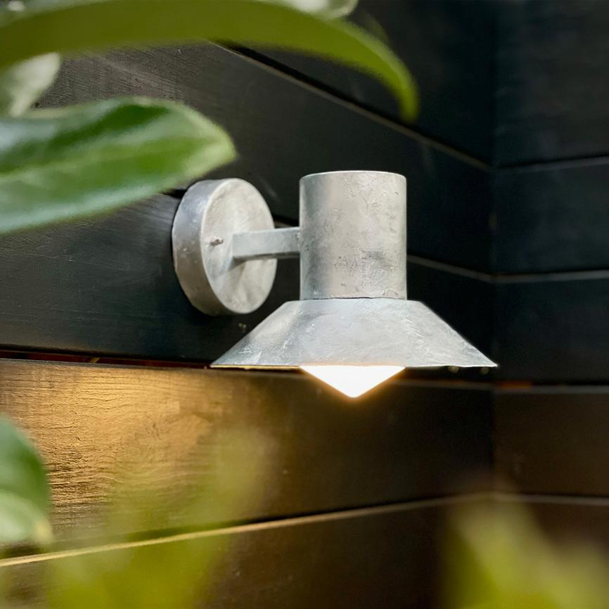 Dyberg Larsen Venice vegglampe utendørs galvanisert
