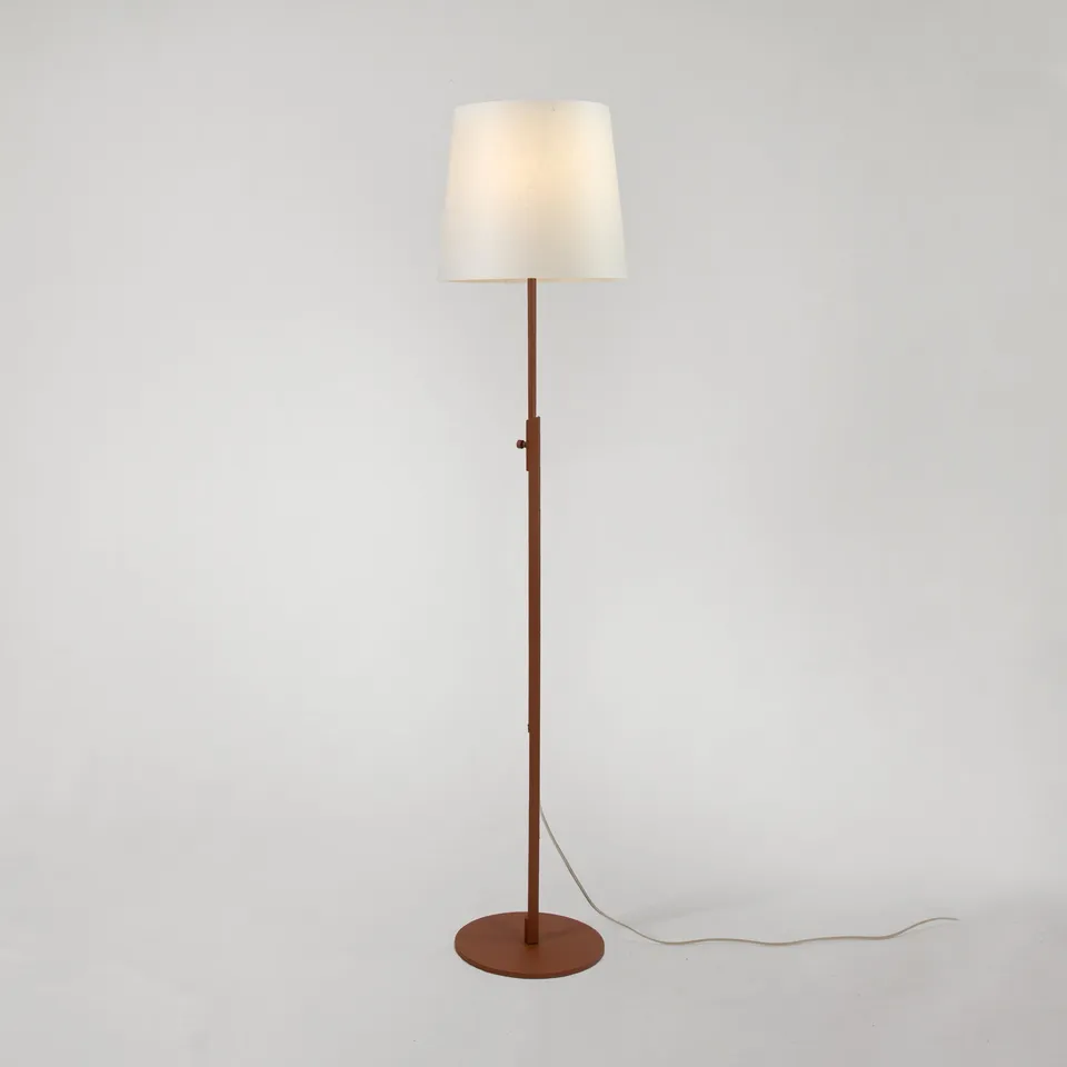Zlamp Vega gulvlampe rak oxide mullbær