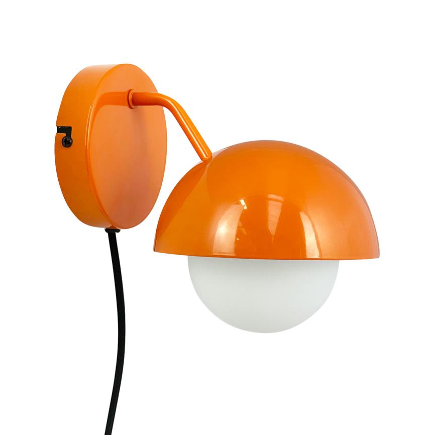 Dyberg Larsen Rose vegglampe oransje glasskuppel