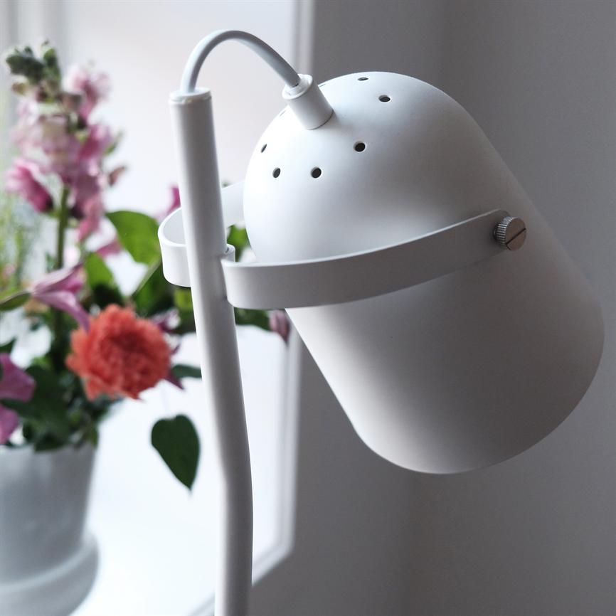 Dyberg Larsen Oslo gulvlampe hvit minimalistisk