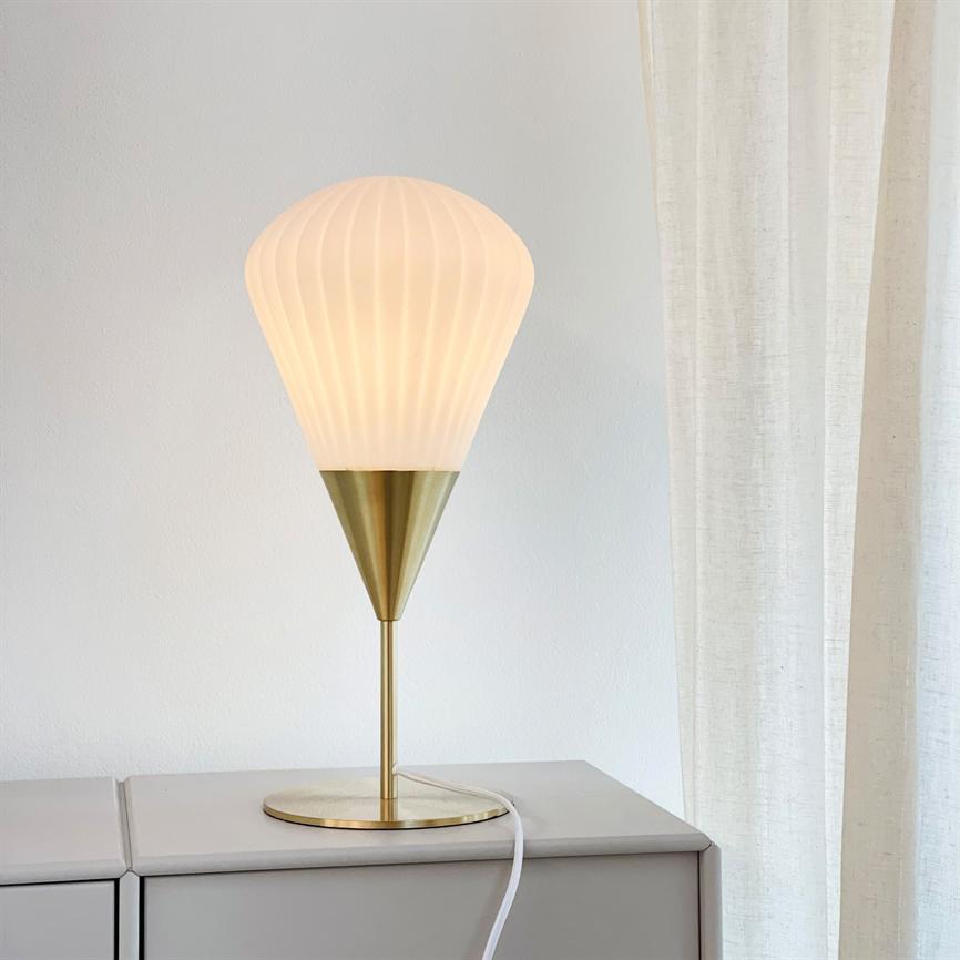 Dyberg Larsen Balloon bordlampe opal messing