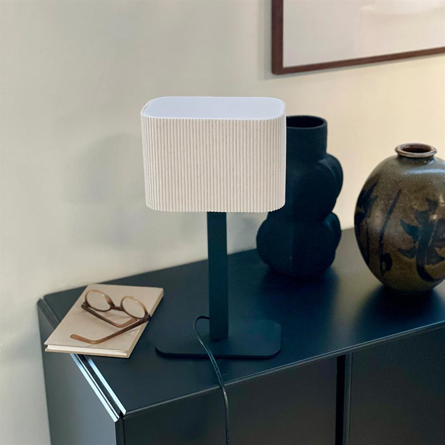 Dyberg Larsen Calix bordlampe oval