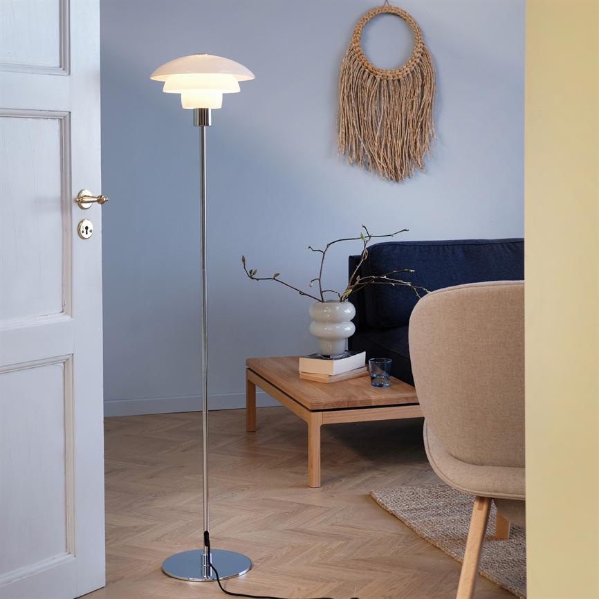 Dyberg Larsen Morph gulvlampe opal 137 cm krom