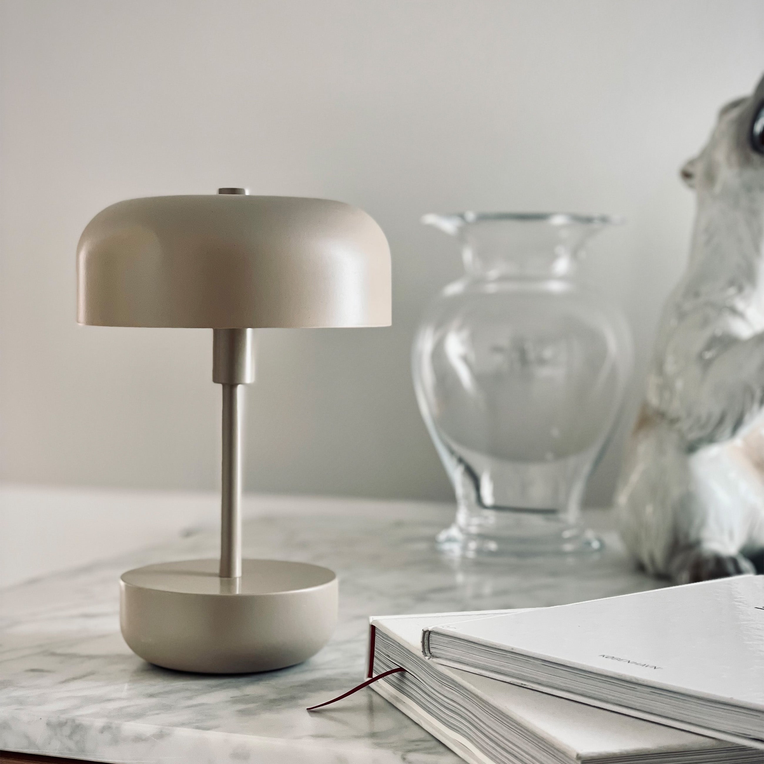 Dyberg Larsen Haipot bordlampe gråbrun oppladbar