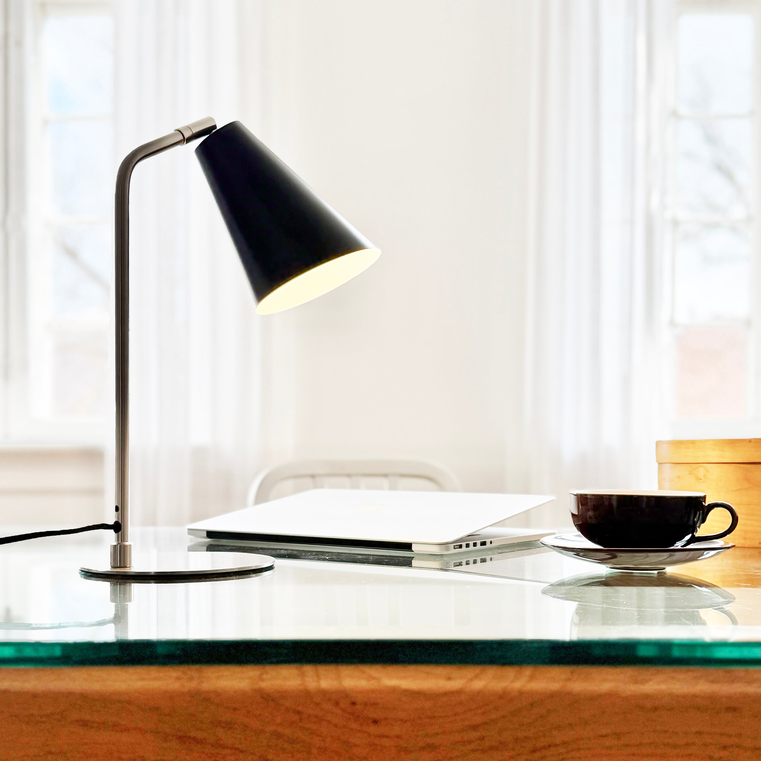 Dyberg Larsen Oswald bordlampe svart børstet stål