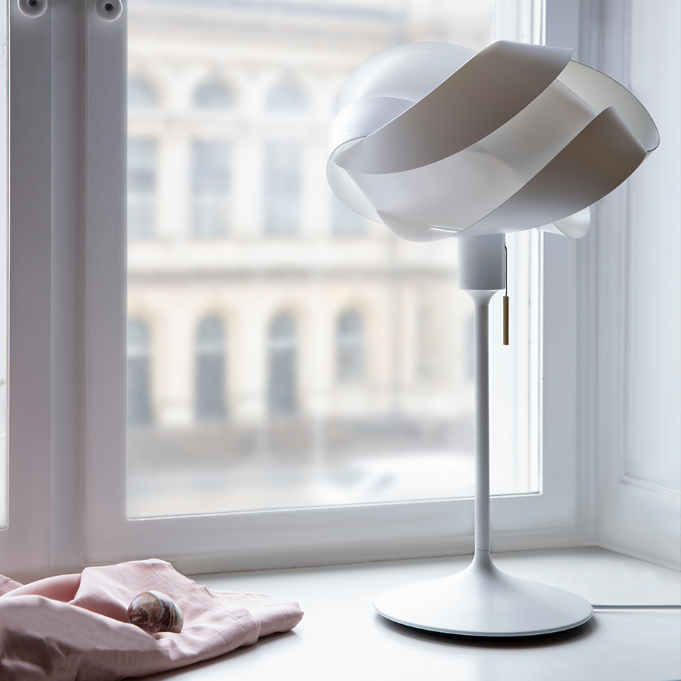 UMAGE Ribbon lampeskjerm pendel skulpturell hvit