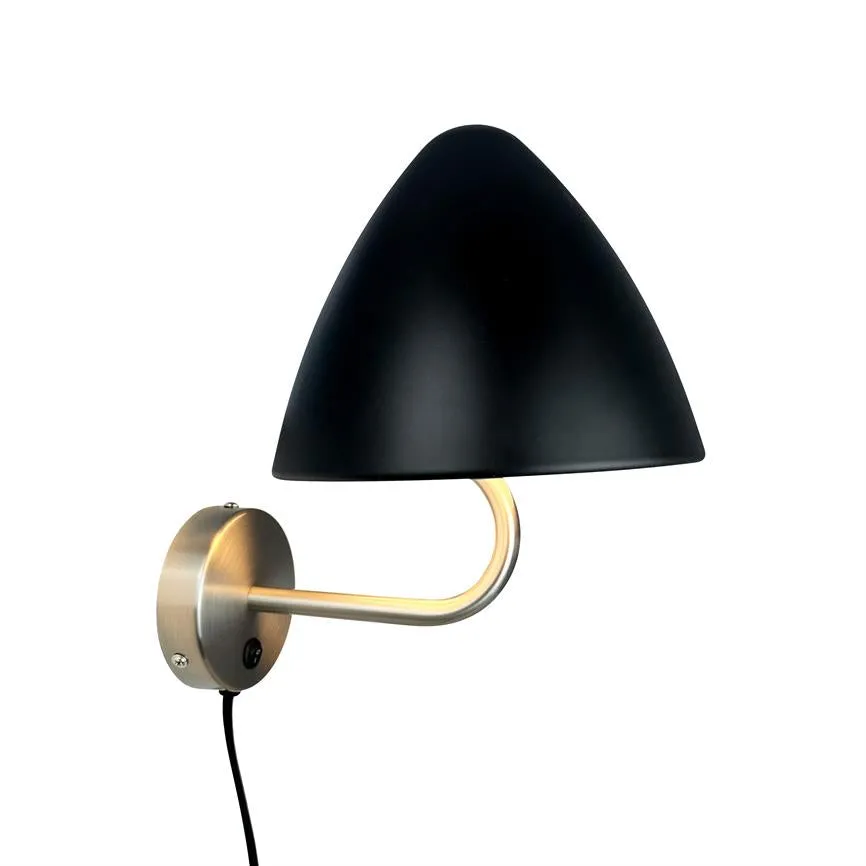 Dyberg Larsen Oulu vegglampe svart stål