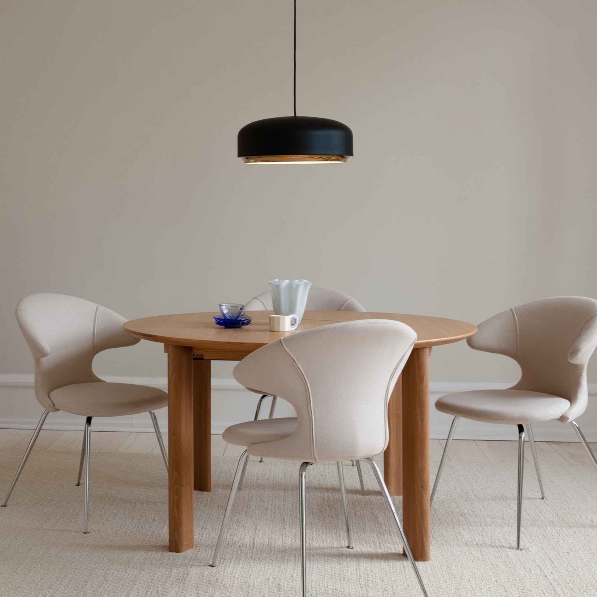 UMAGE Hazel pendellampe svart medium dimbar LED