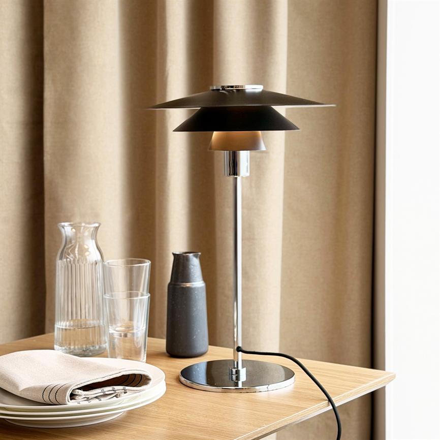 Dyberg Larsen Kay bordlampe sort japansk