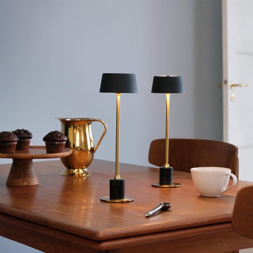 Dyberg Larsen Yoyo bordlampe sort oppladbar marmor