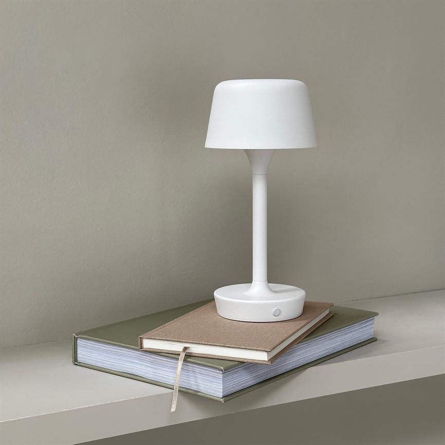 Dyberg Larsen Flow bordlampe hvit oppladbar