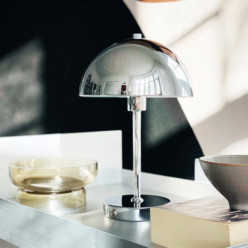 Dyberg Larsen Stockholm V2.0 bordlampe krom oppladbar