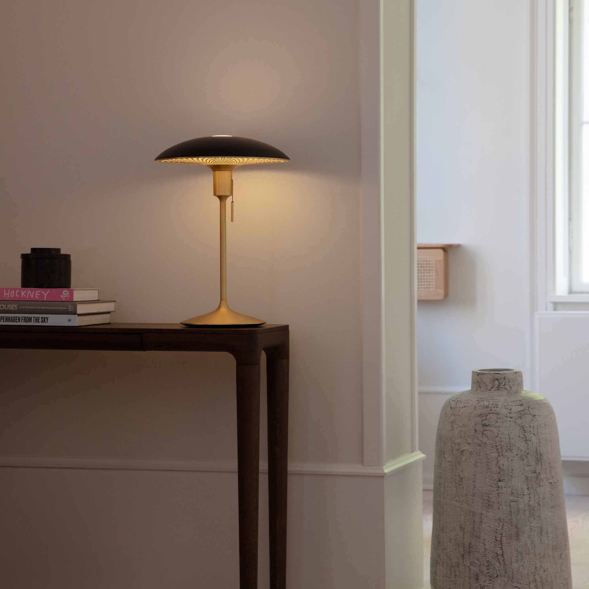 UMAGE Manta Ray lampskjerm svart messing