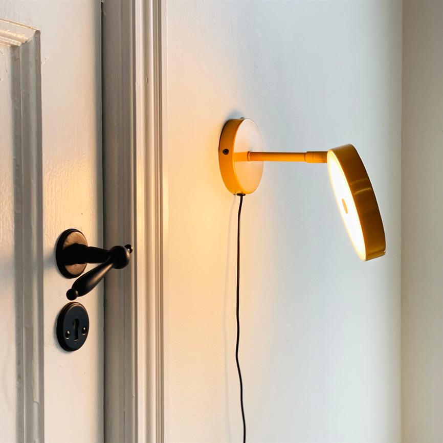 Dyberg Larsen Starlight vegglampe karri dimbar