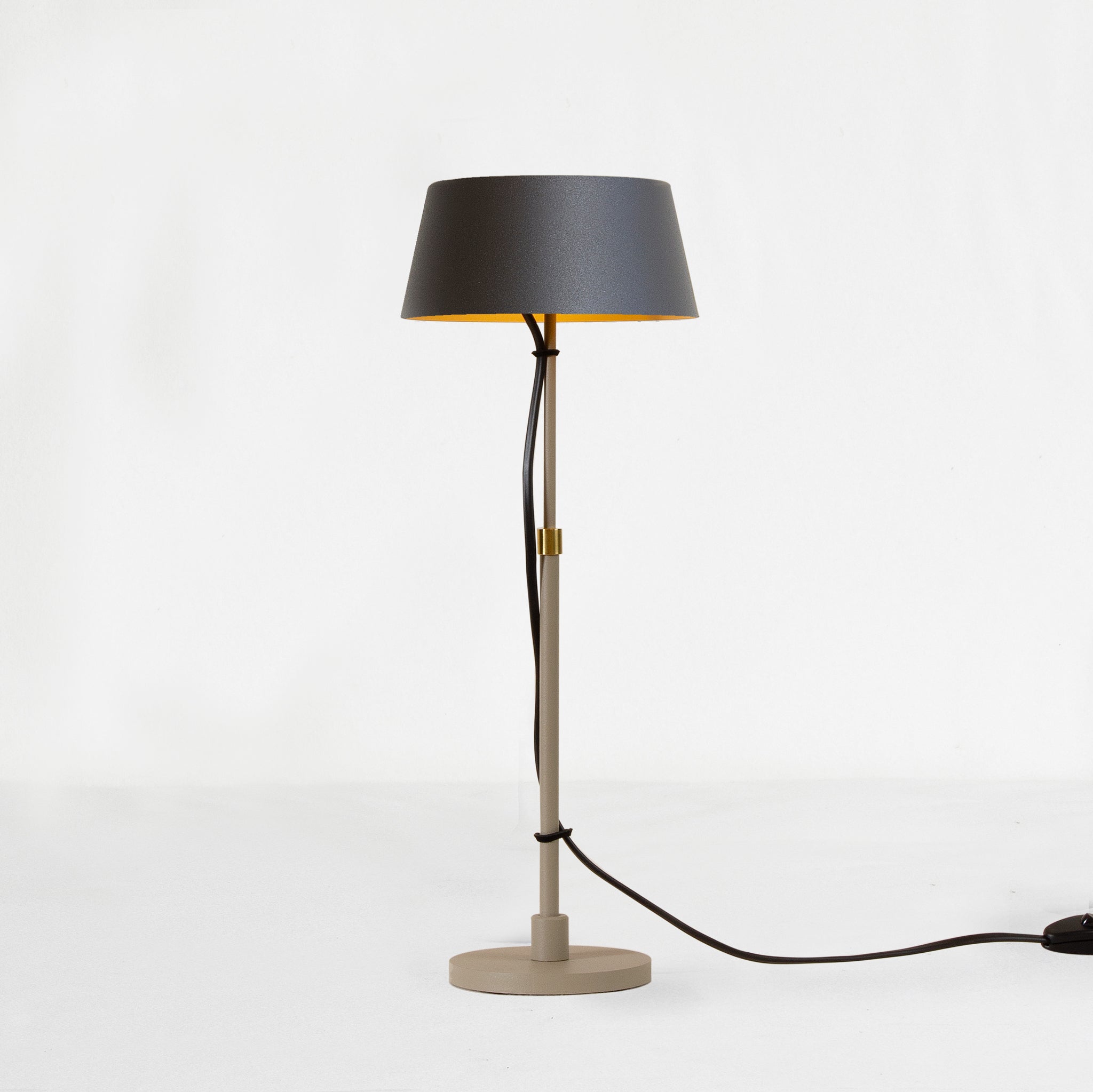 Zlamp Karl 925-1512 bordlampe liten greige messing høydejusterbar