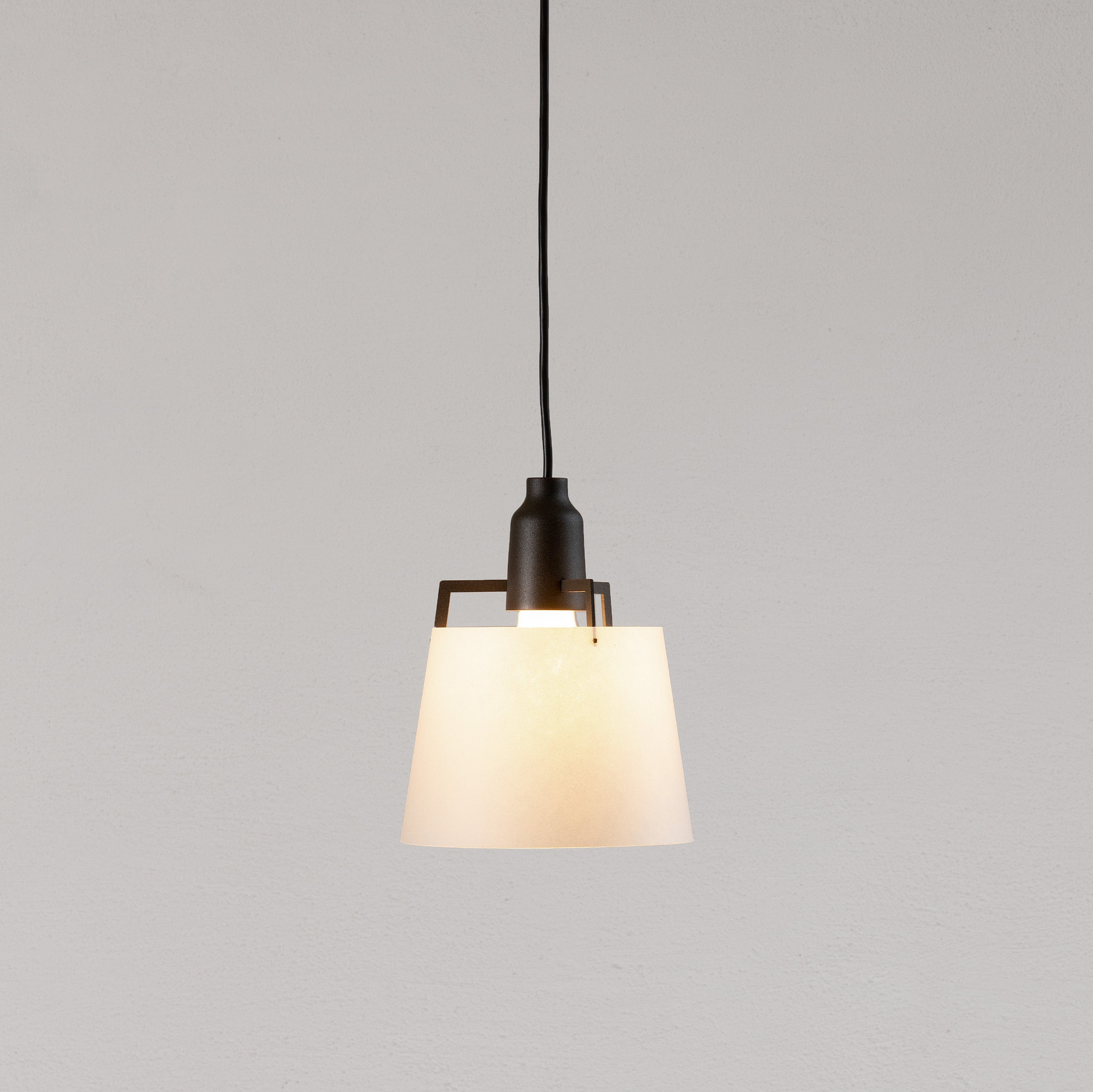 Zlamp Zpindel 654-1713 pendel 17 cm greige morbærpapir