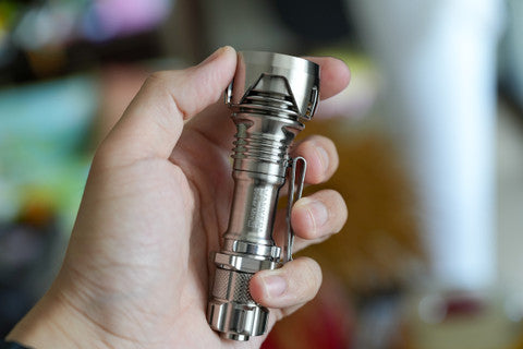 Master LED Striker Mini titan lommelykt naturell 635 lumen 430 m
