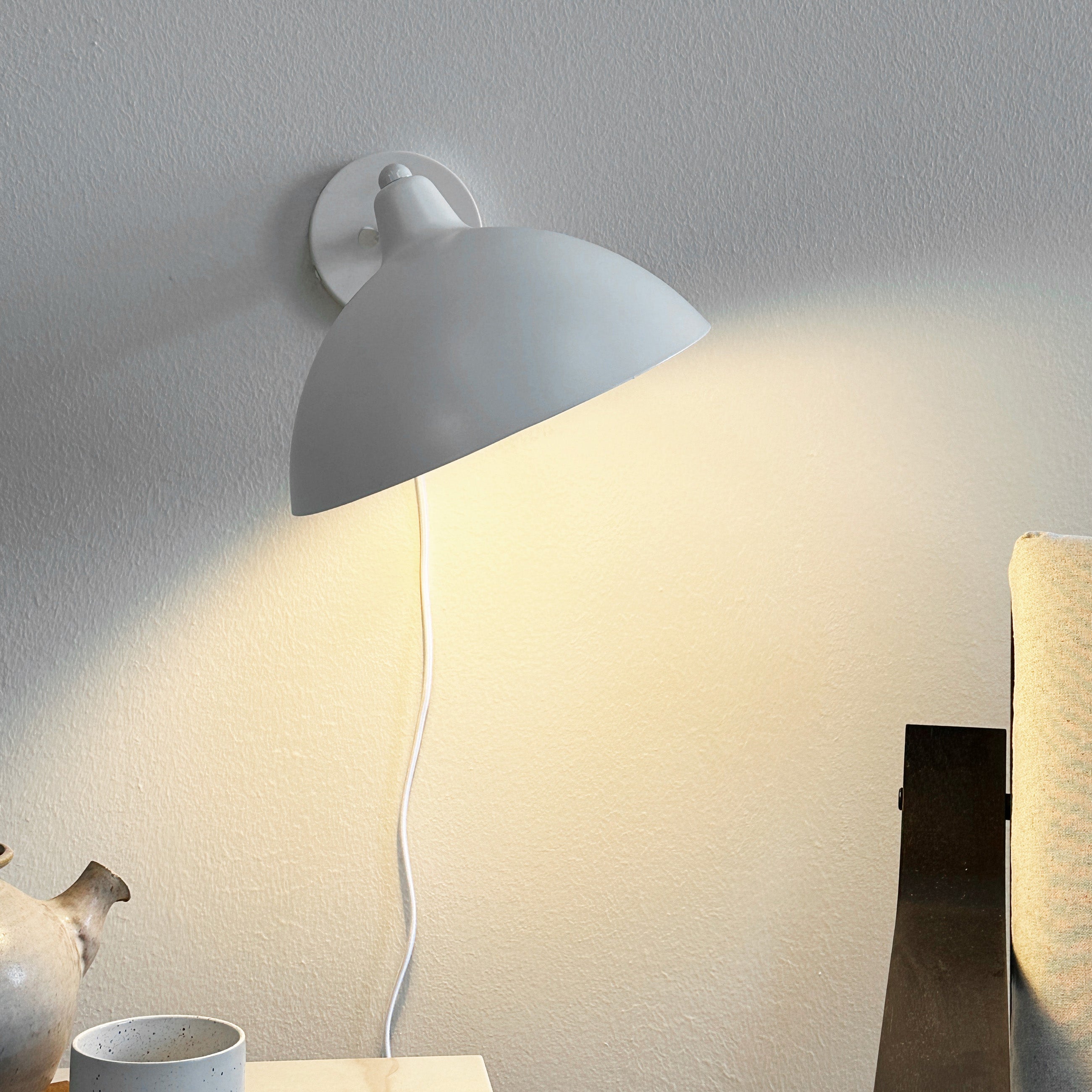 Dyberg Larsen Futura vegglampe hvit justerbar skjerm