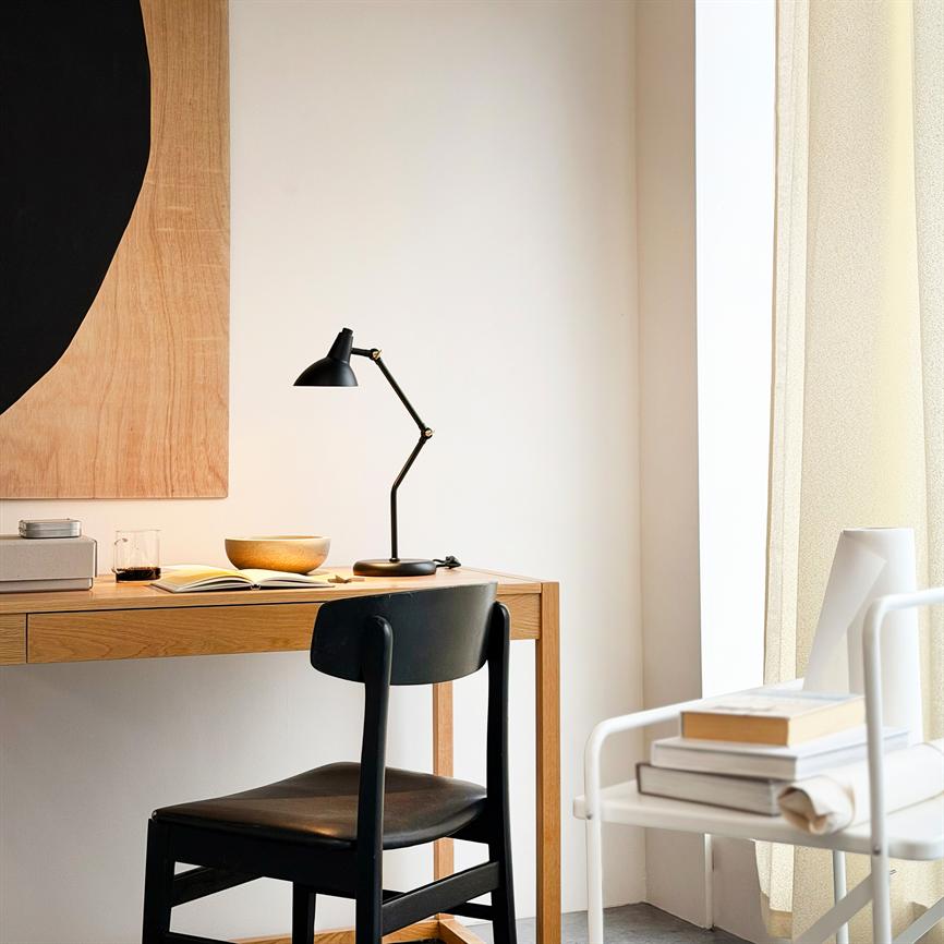 Dyberg Larsen Vela bordlampe svart justerbar GU10