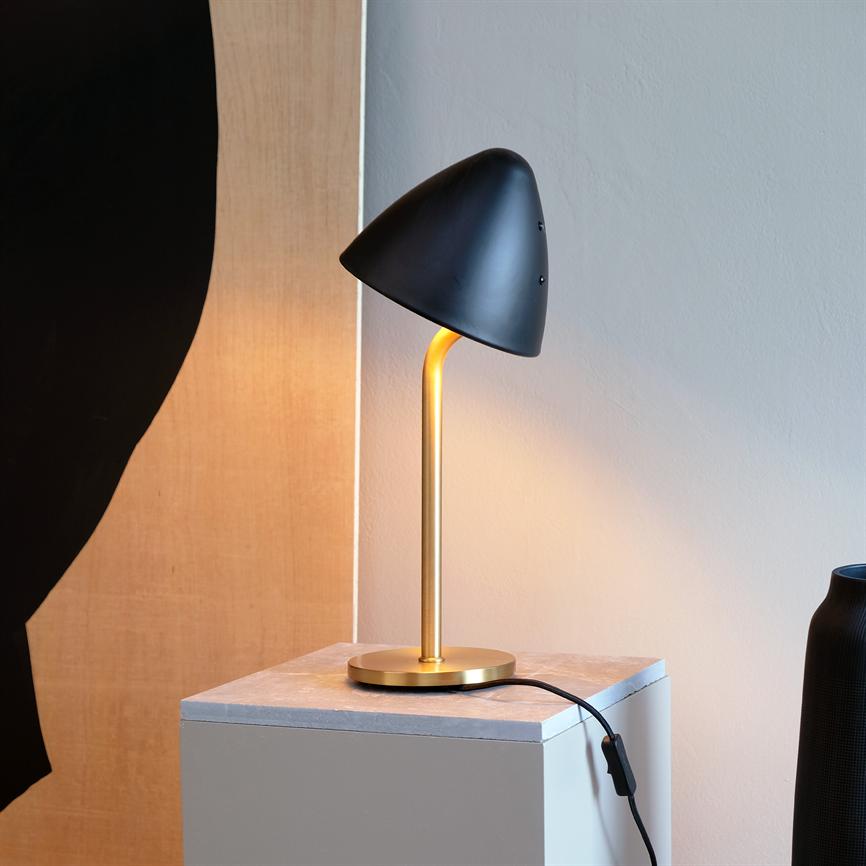 Dyberg Larsen Oulu bordlampe sort messing vippbar