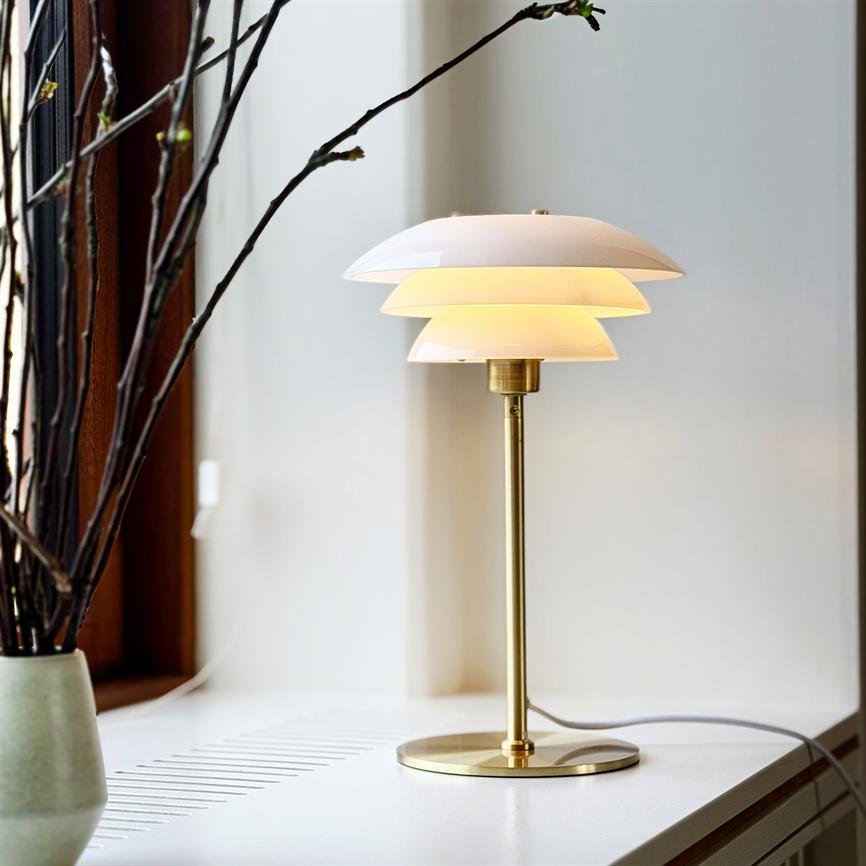 Dyberg Larsen DL20 bordlampe opal messing eksklusiv