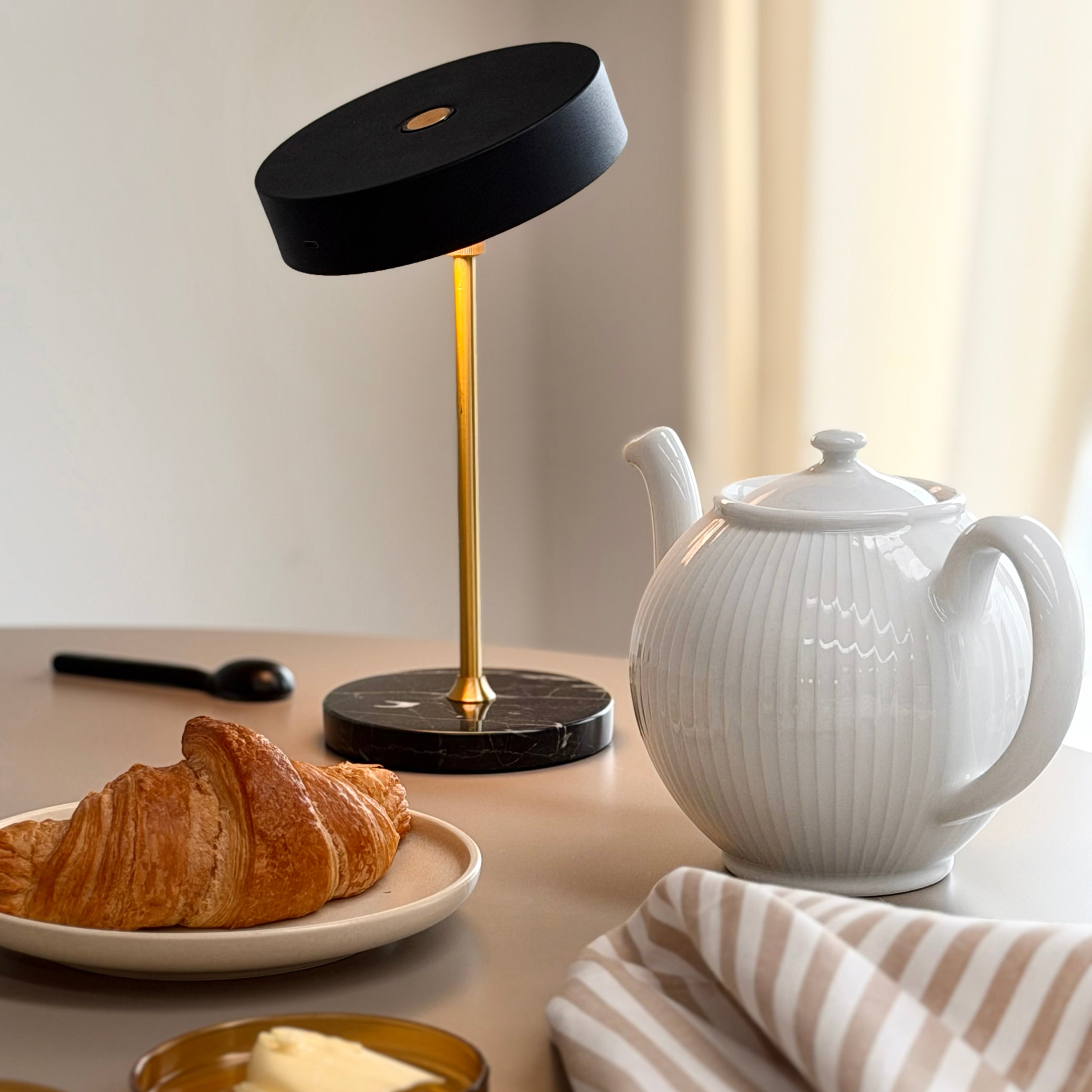 Dyberg Larsen Moonlight bordlampe sort marmor touch