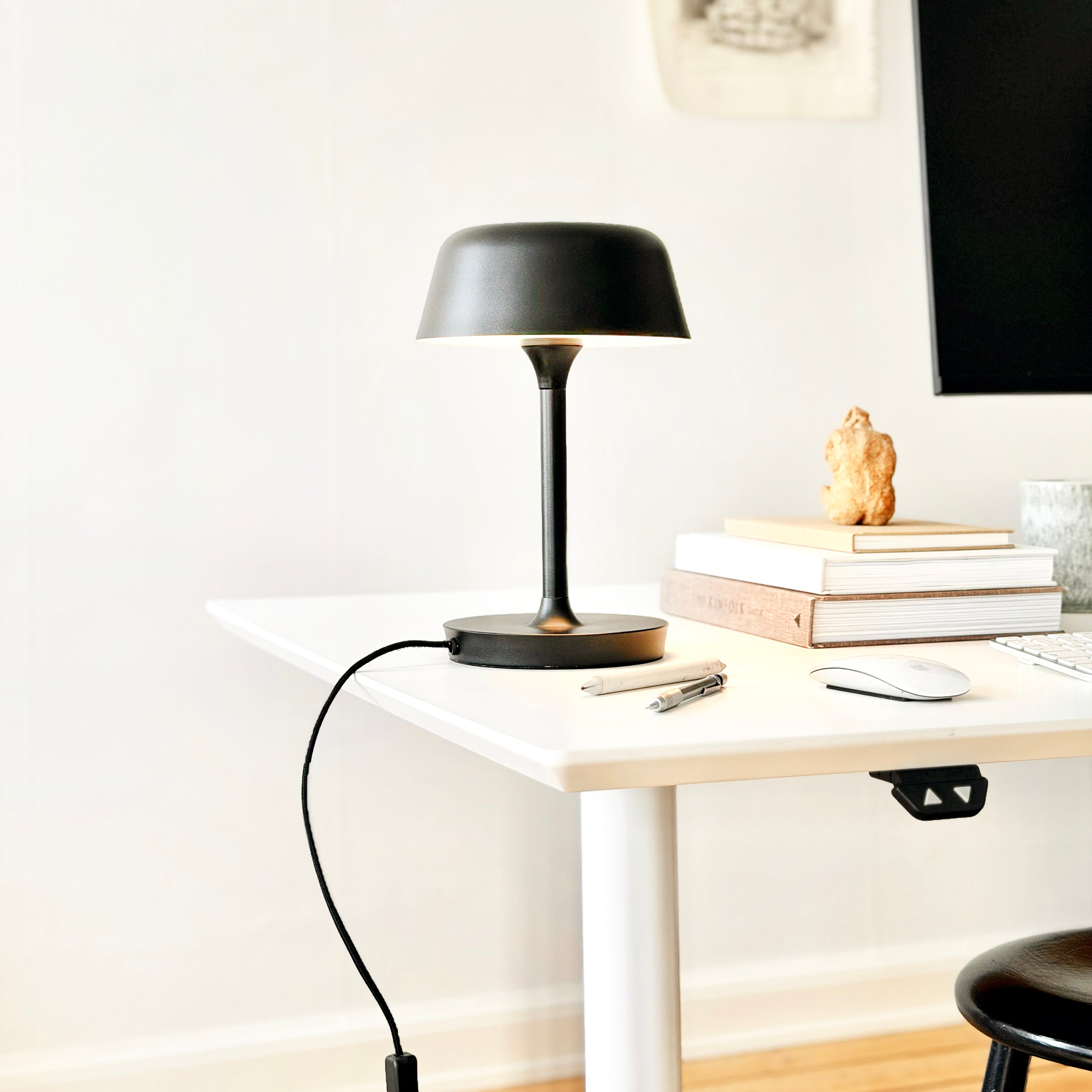 Dyberg Larsen Valencia bordlampe sort behagelig lys