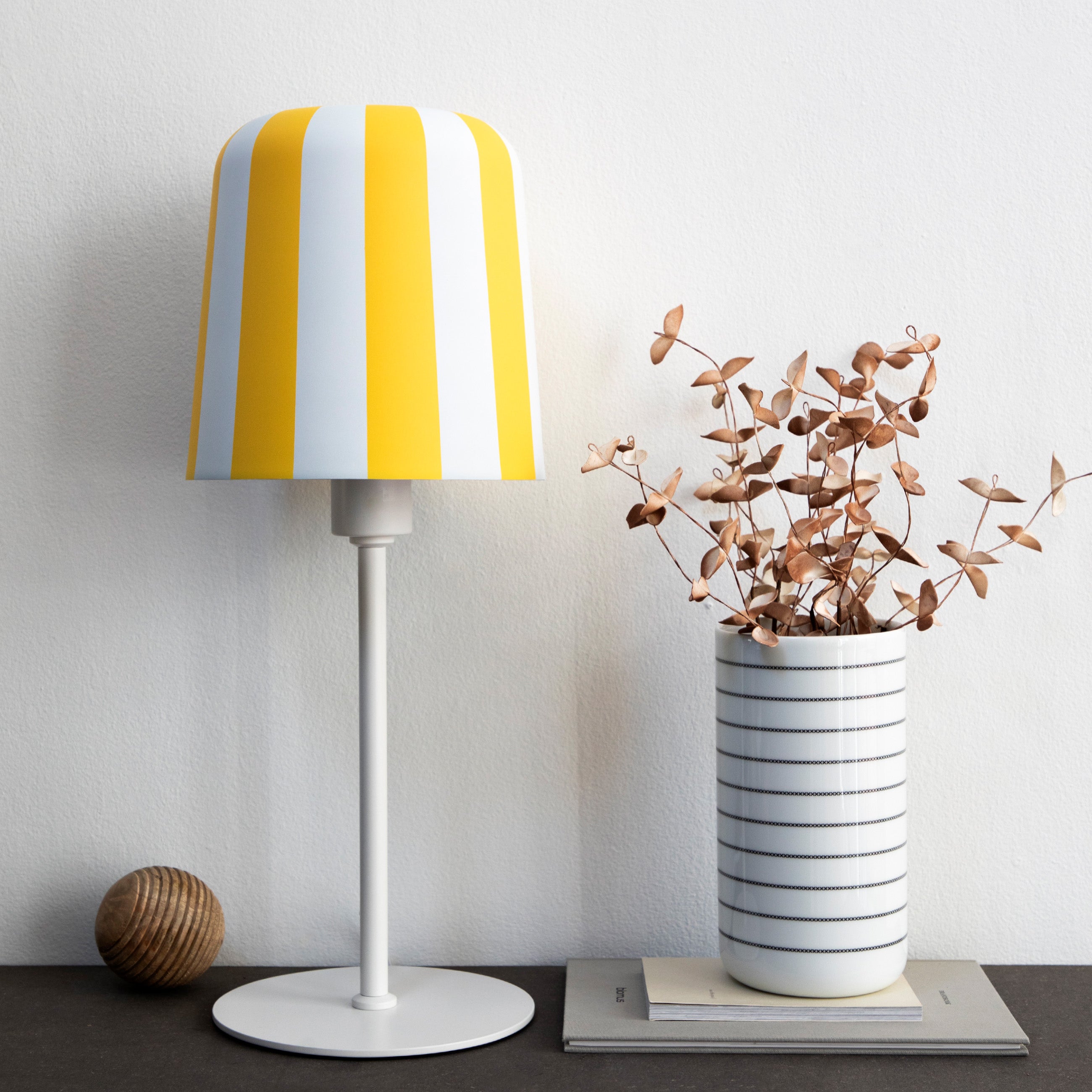 Dyberg Larsen Gry bordlampe gul stripet