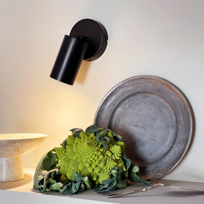 Dyberg Larsen Modern Wall Spot vegglampe svart bryter
