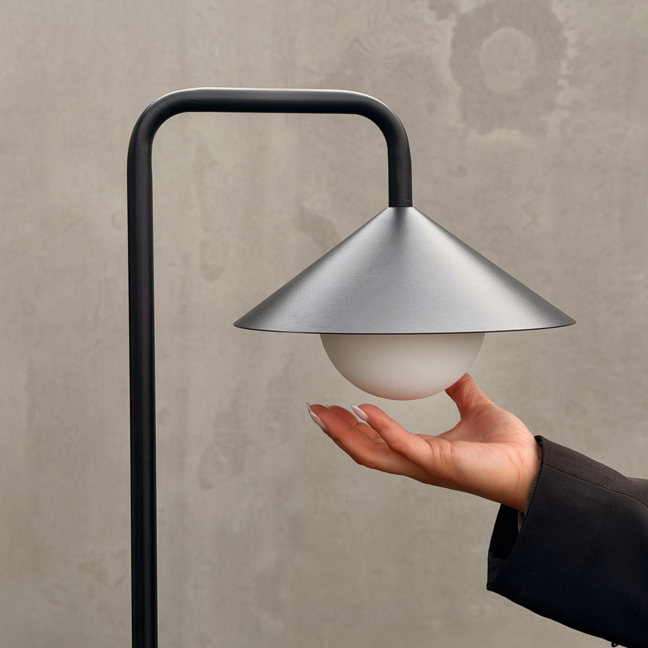 Dyberg Larsen Nova bordlampe utendørs fjernkontroll