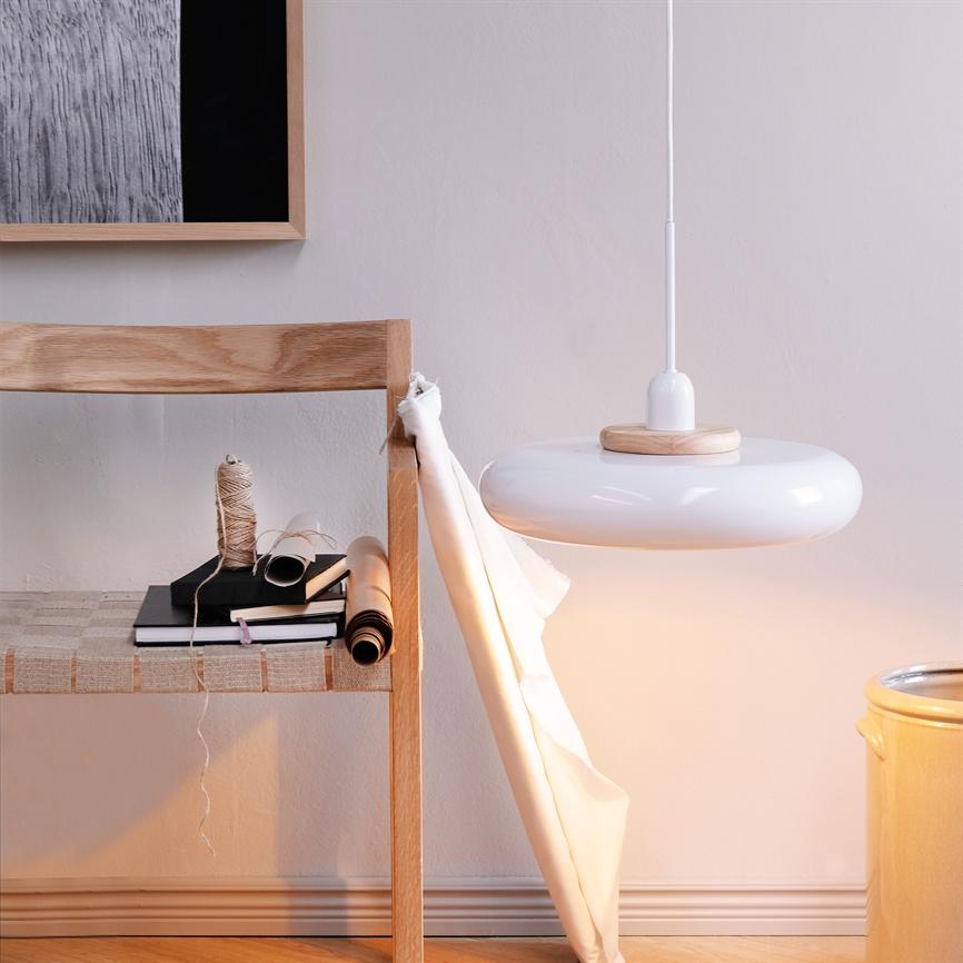 Dyberg Larsen Planet pendel hvit blank