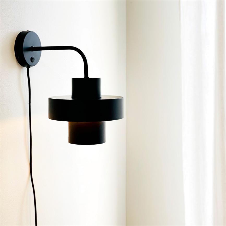 Dyberg Larsen Stoke vegglampe svart