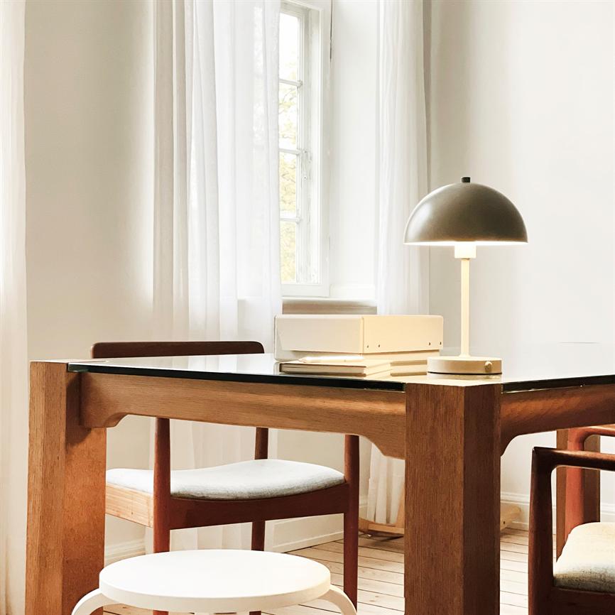 Dyberg Larsen Stockholm LED bordlampe cool grey V2.0