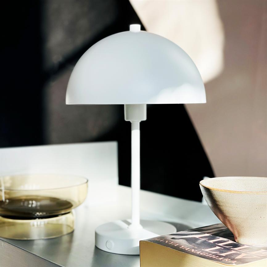 Dyberg Larsen Stockholm V2.0 bordlampe hvit oppladbar