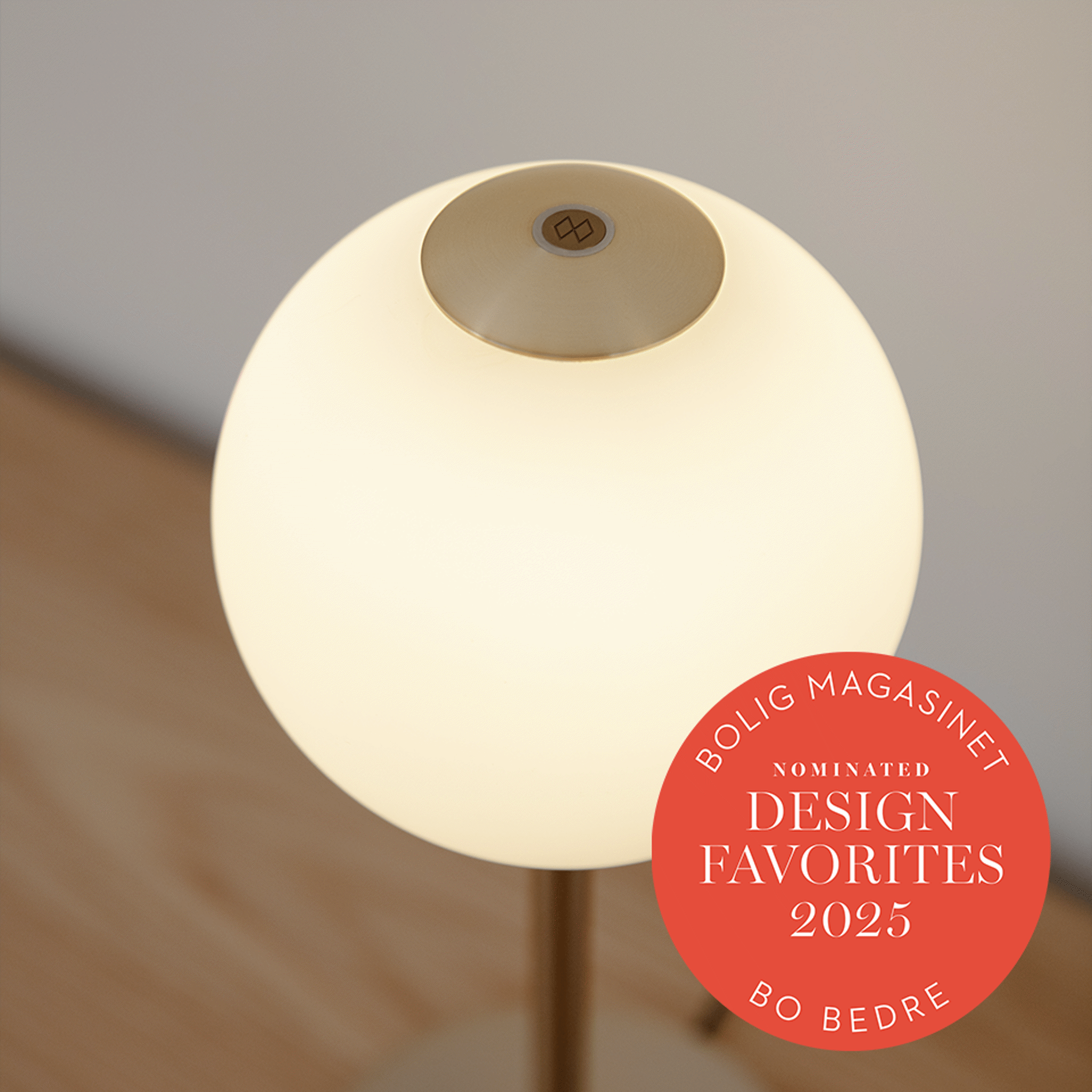 Umage Audrey bordlampe messing dimbar opalglass