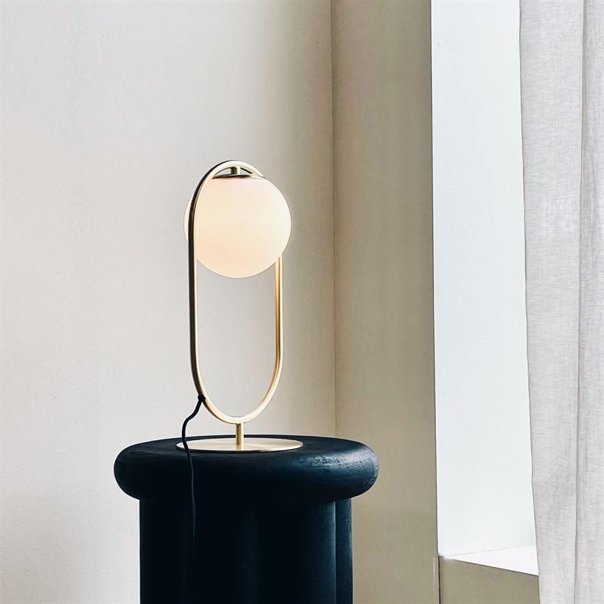 Dyberg Larsen Reims bordlampe messing/opal E27
