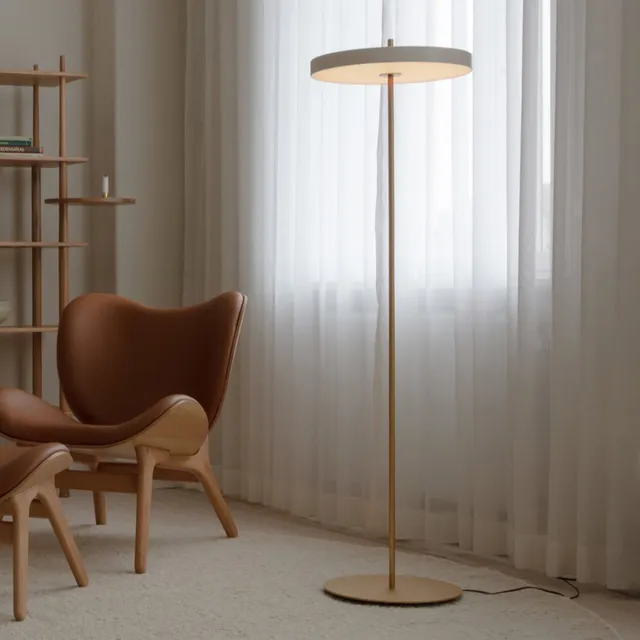 UMAGE Asteria gulvlampe svart LED