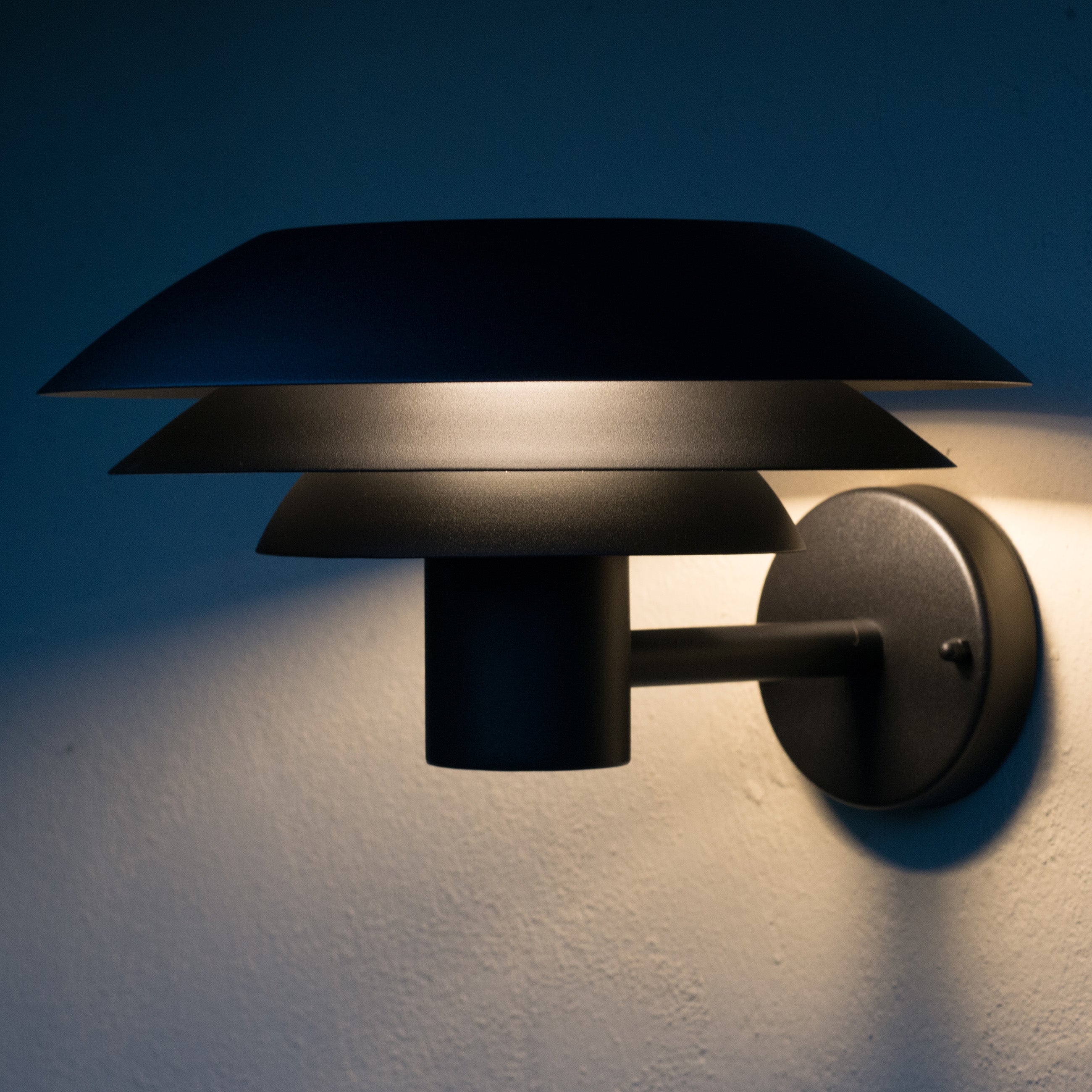 Dyberg Larsen DL31 utelampe svart aluminium
