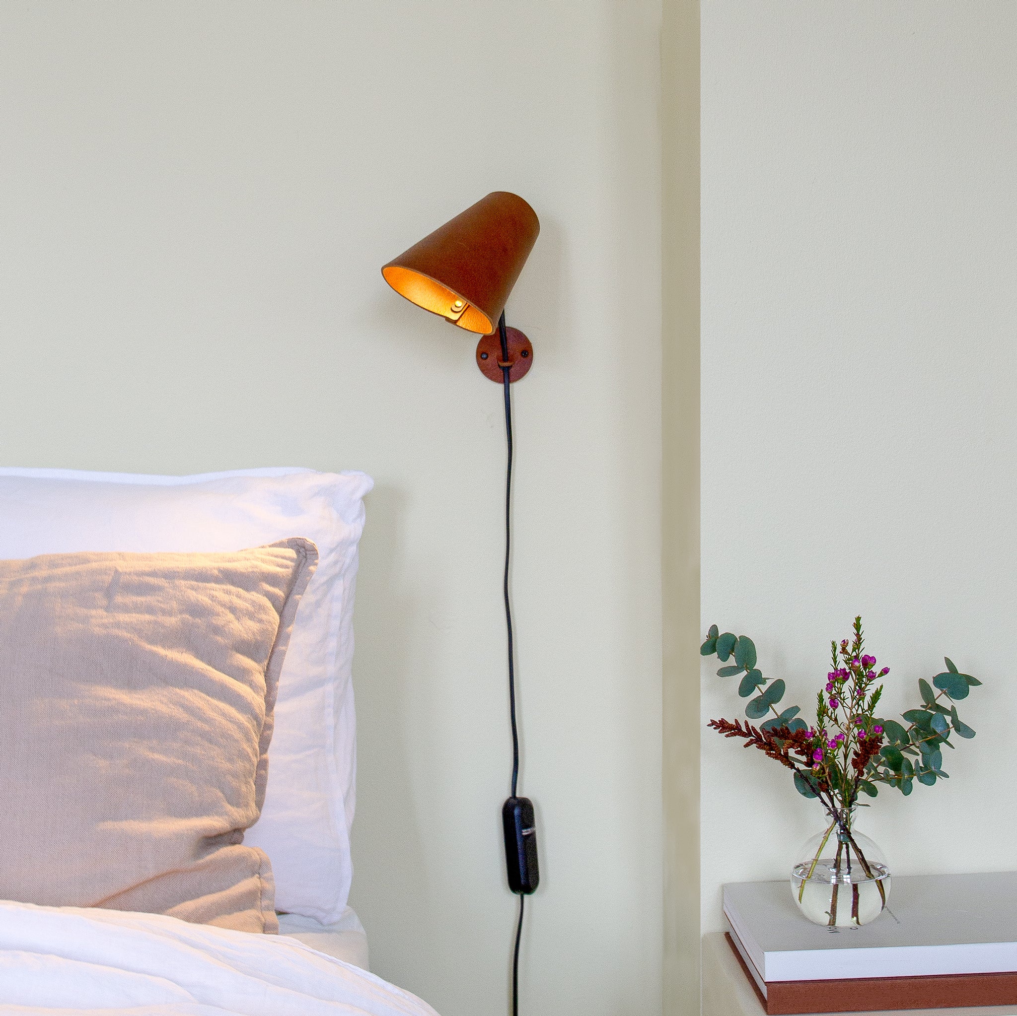 Zlamp Erik 230-19 vegglampe kort cognac skinn dimbar