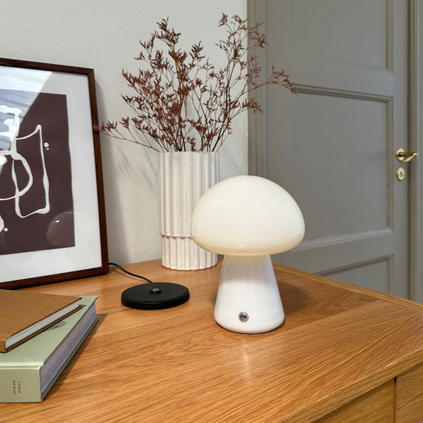Dyberg Larsen Morkel bordlampe hvit oppladbar glass