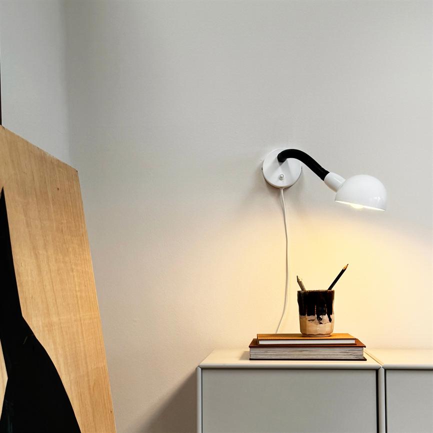 Dyberg Larsen Swan vegglampe hvit fleksibel arm