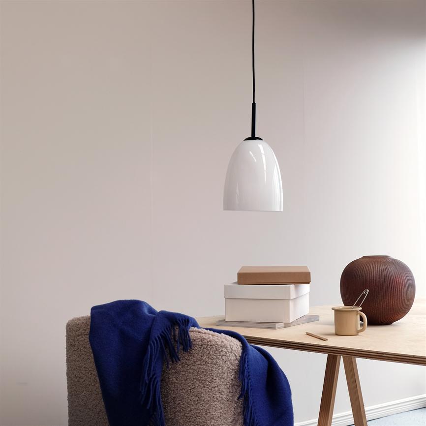Dyberg Larsen Jazz pendel Ø18 svart opalglass