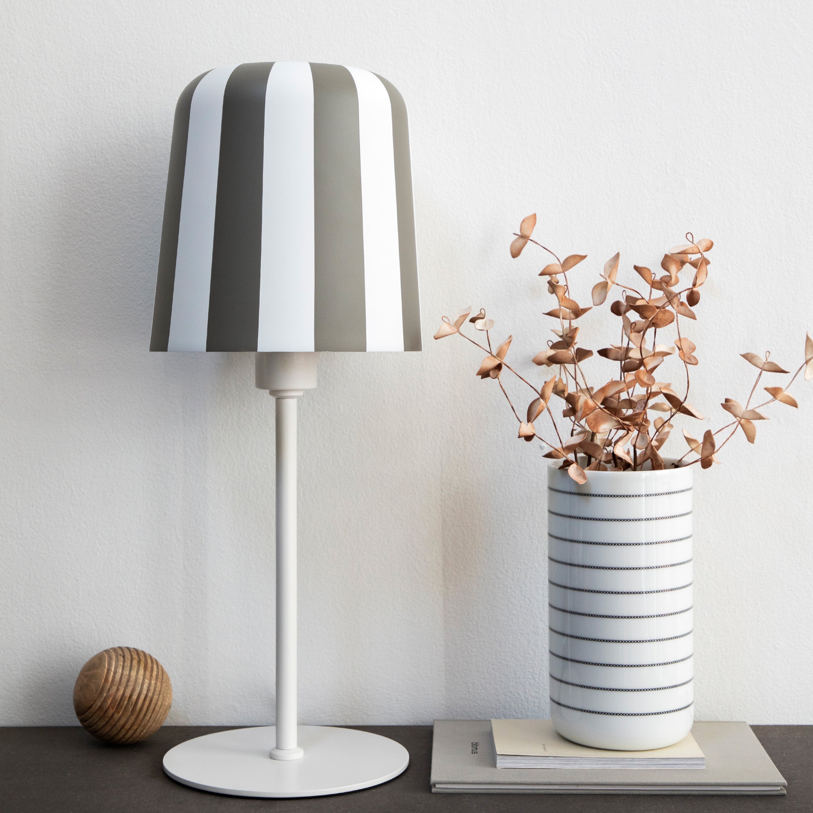 Dyberg Larsen Gry bordlampe grå stripet
