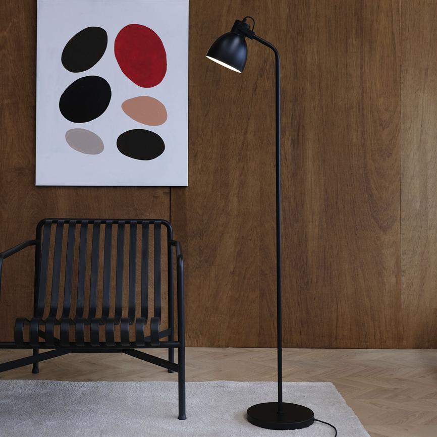 Dyberg Larsen Coast gulvlampe svart med vippbar skjerm