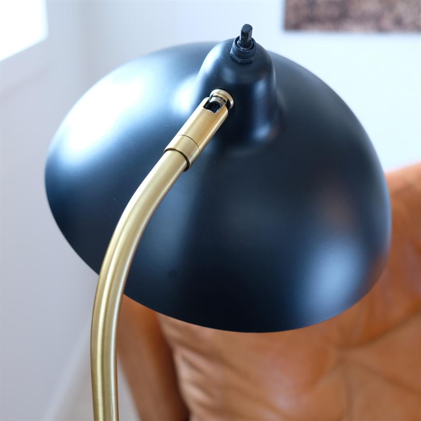 Dyberg Larsen Futura bordlampe svart messing stor skjerm