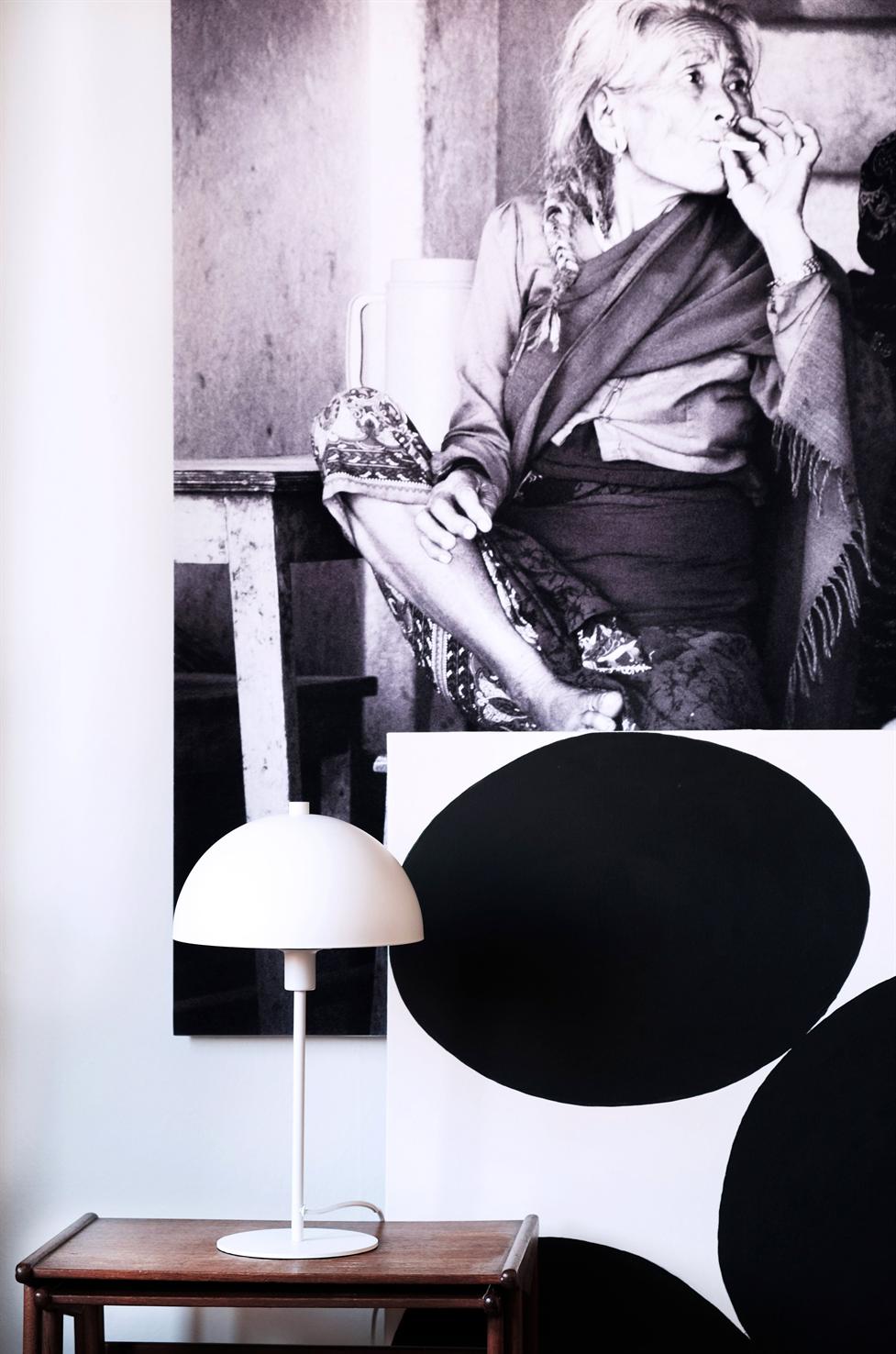 Dyberg Larsen Stockholm bordlampe hvit metall