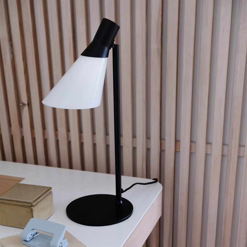 Dyberg Larsen Gent bordlampe svart opalglass