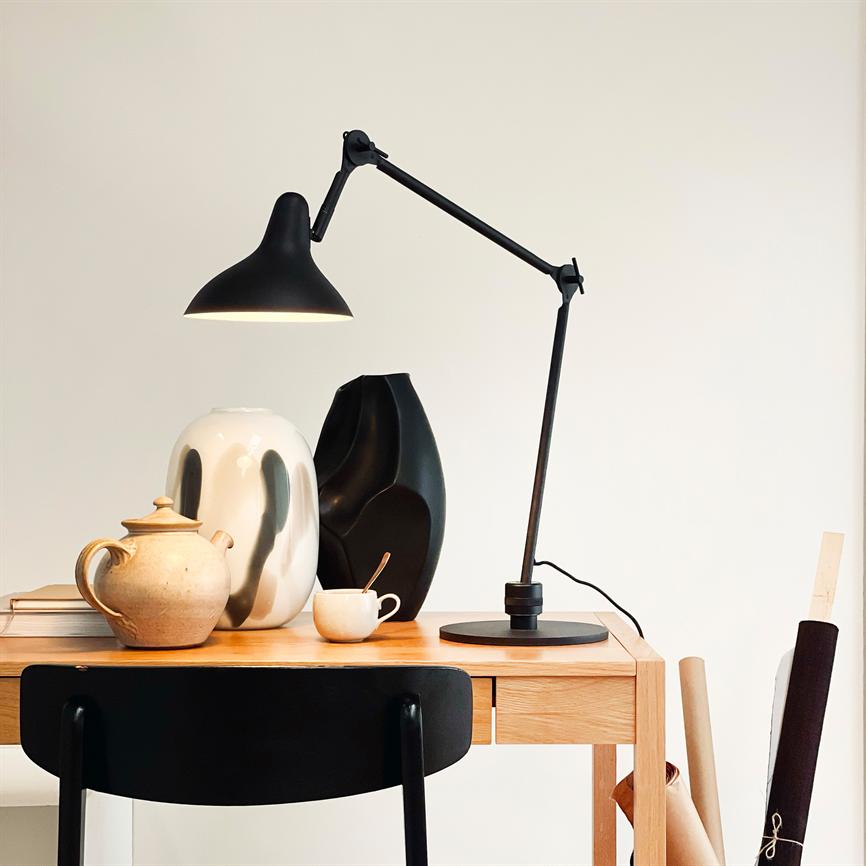 Dyberg Larsen Lotus bordlampe svart matt